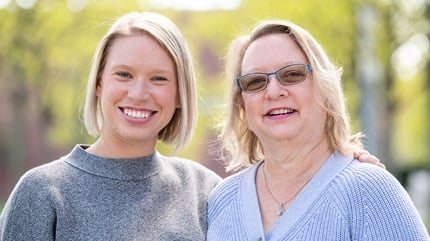 米歇尔和她的母亲莎伦都有乳腺癌家族史。